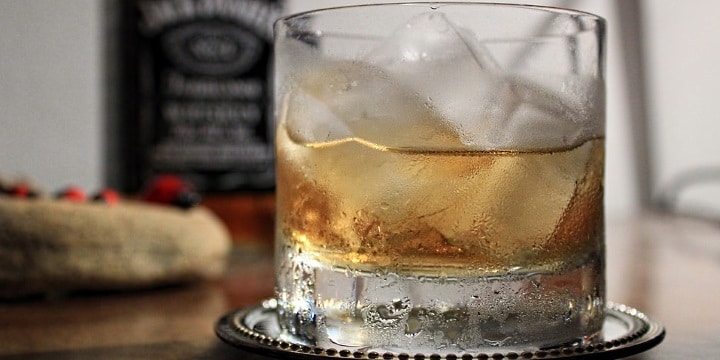 Veckans fråga:  Smakar whisky bättre när den spätts ut med vatten?