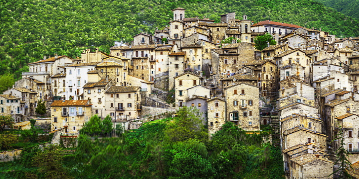 Abruzzo - vy över berg och hav