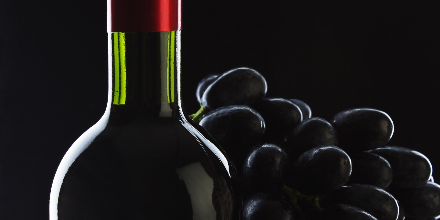 vindruvor - frontbild med flaska och druvor